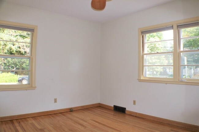 Building Photo - $1,750 | 2 Bedroom, 2 Bathroom House | No ...