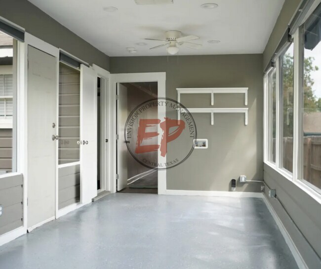 Building Photo - 3804 Parkwood St