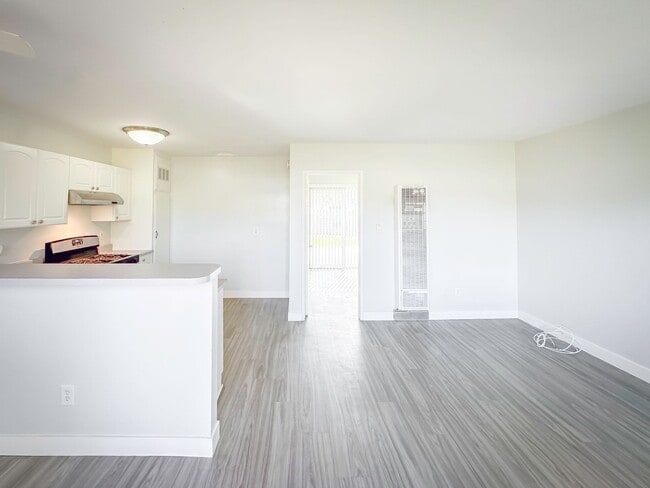 Building Photo - CUTE CONDO IN A DUPLEX W/ LARGE BACKYARD AVAILABLE FOR RENT!