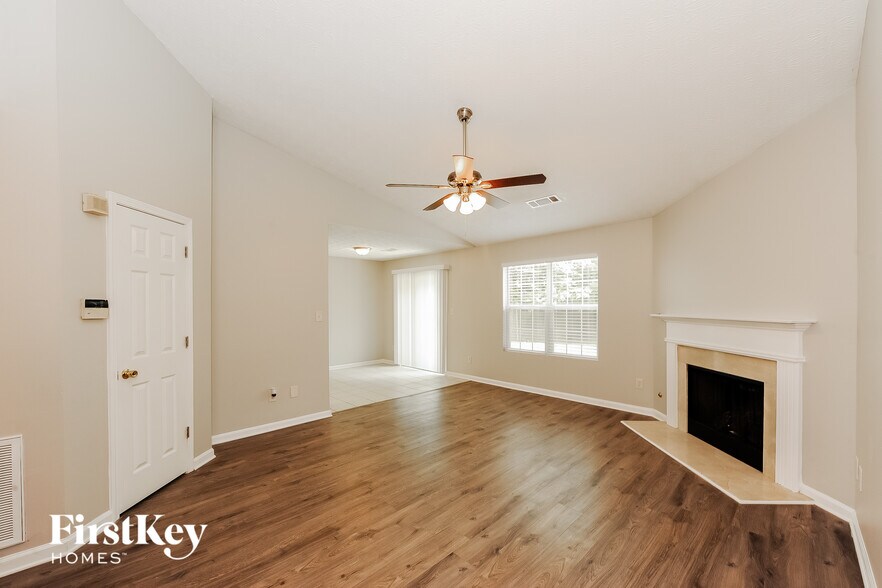 Building Photo - 5255 Hillcrest Glenn Dr