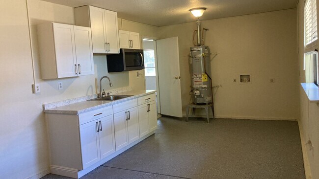 Building Photo - 4850 Amanda Dr