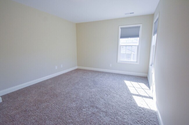 Building Photo - 3 Bedroom 2.5 Bathroom in Haymount - No Pets