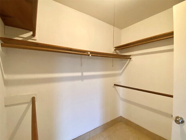 Building Photo - 3123 Sam Houston Dr
