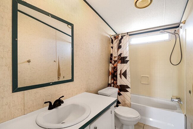 Building Photo - 14991 N Aster Ave