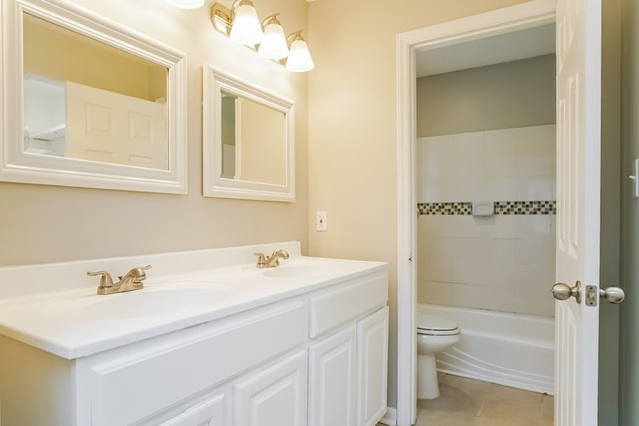 Building Photo - 16417 Waterbury Ln