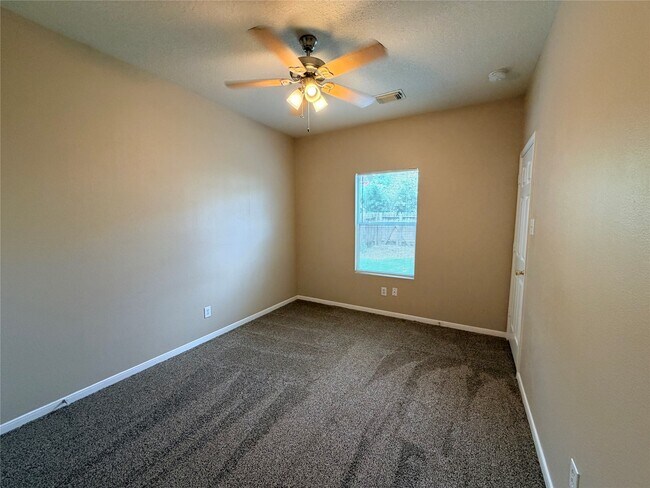 Building Photo - 15423 Fir Woods Ln