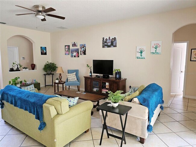 Building Photo - 718 Willett Dr