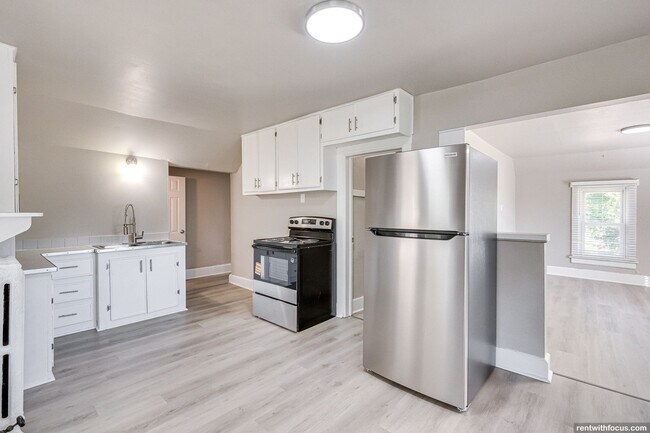 Building Photo - 1111 Oviatt St