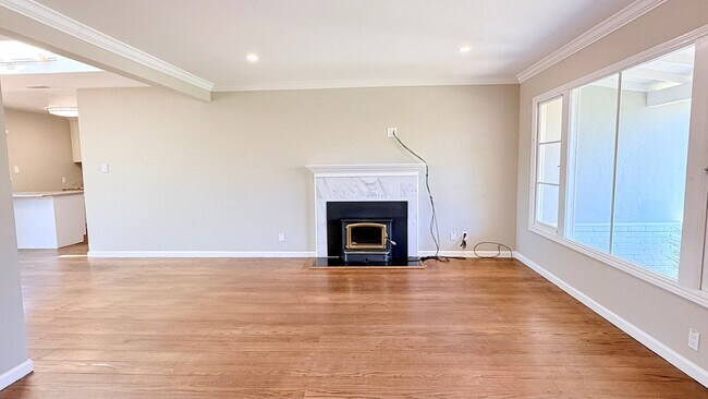 Building Photo - POETS CORNER GEM! Charming and One Of A Kind, 3BD/1BA on a Cul-de-sac Available NOW!