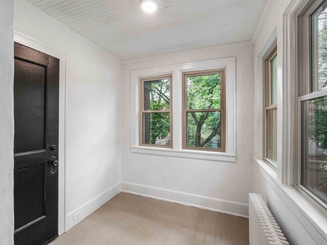 Building Photo - STUNNING 1-BEDROOM IN CRAFTON, READY FOR M...