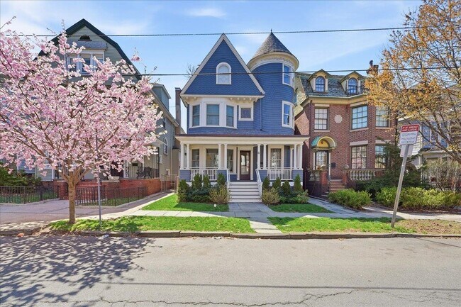 Building Photo - 41 Bentley Ave