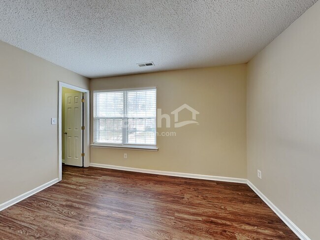 Building Photo - 10741 Glenluce Avenue