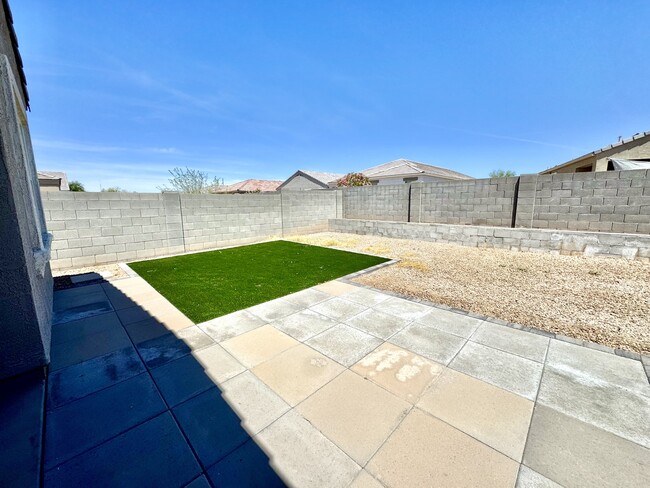 Building Photo - 17875 N Pietra Rd