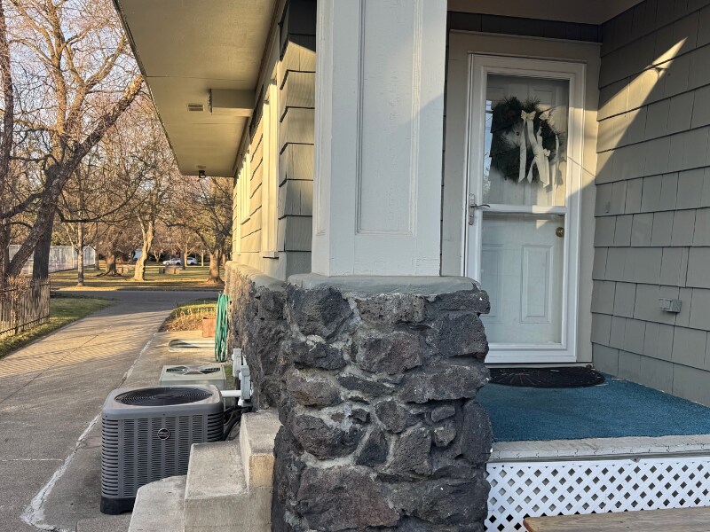 Building Photo - 615 W Waverly Pl