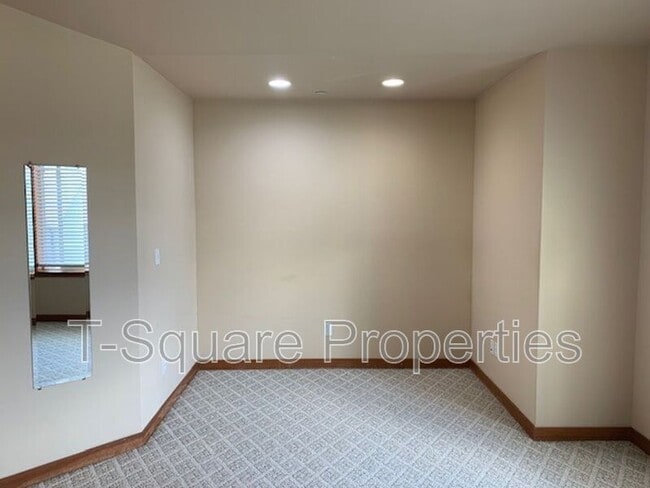 Building Photo - 14819 35th Ave W