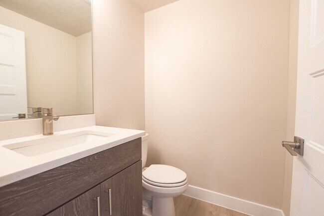 Building Photo - Crimson Park Town Home.