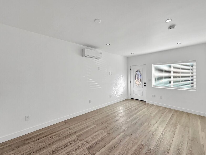 Building Photo - 1273 Donatello St