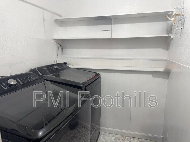 Building Photo - 12996 E Florida Dr