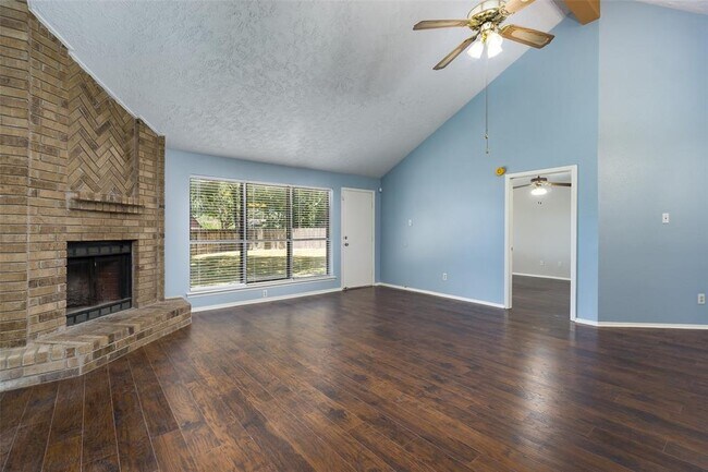 Building Photo - 2902 Laurelridge Dr