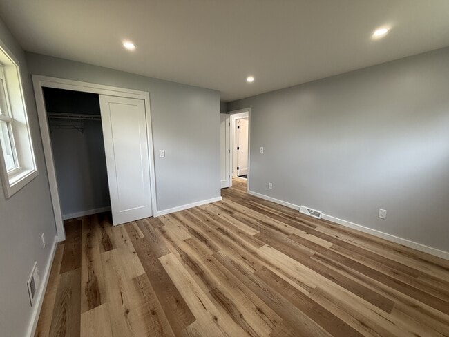 Building Photo - 123 Cattaragus Dr