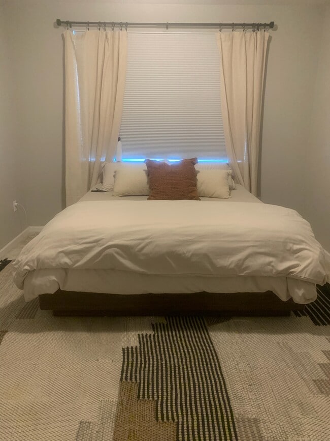 Building Photo - 804 Summer Hawk Dr