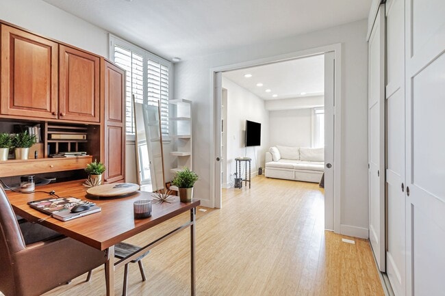 Building Photo - Top-Floor Corner Condo Near Downtown Palo ...