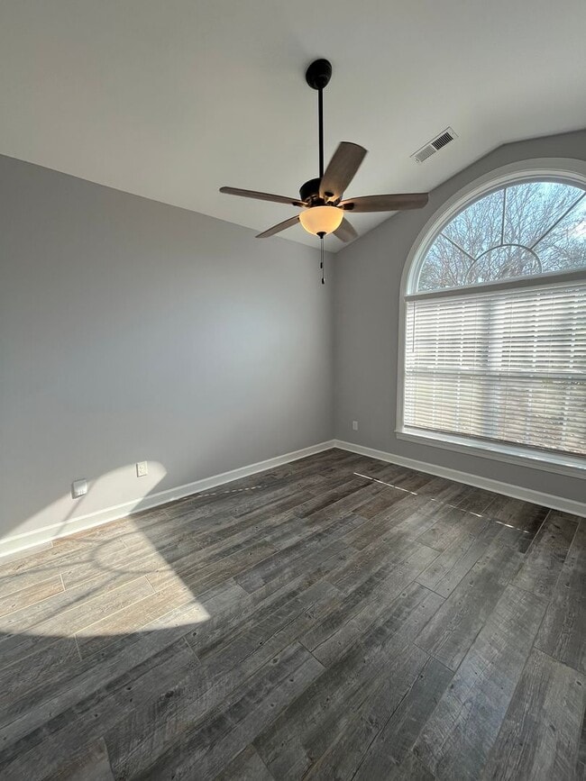 Building Photo - 3 Bedroom home with water views!