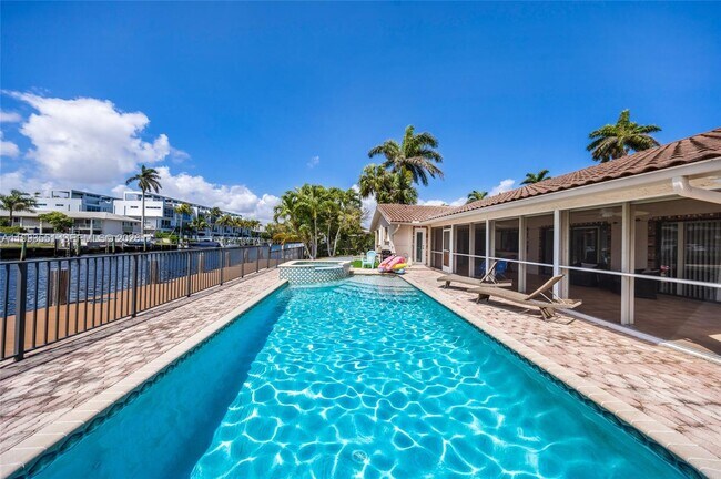 Building Photo - 2752 NE 3rd St