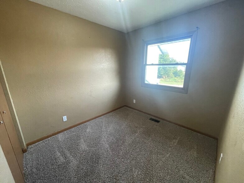 Building Photo - 1787 Apartment Dr