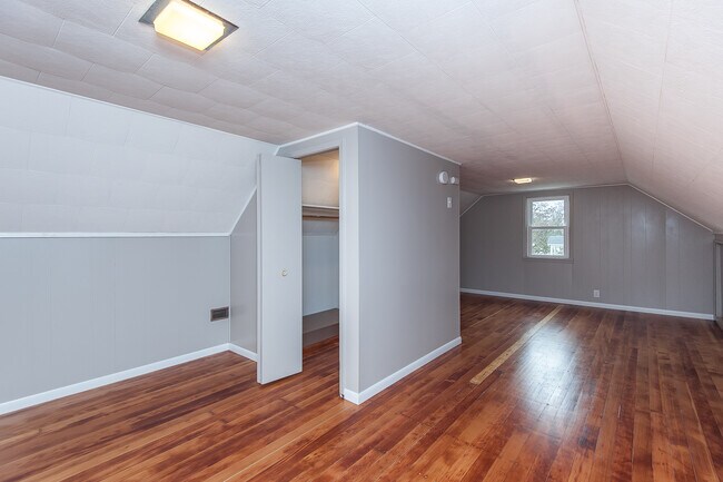 Building Photo - 135 S Fremont St