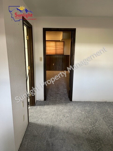 Building Photo - "Spacious 3-Bed, 2-Bath Duplex in Prime Bi...