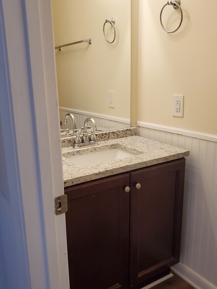 Building Photo - 2080 Kings Gate Cir