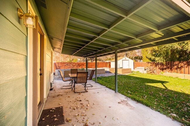 Building Photo - Heart of Eagle 4 Bed 2 Bath Home