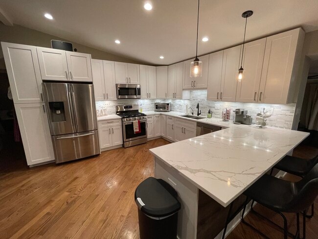 Building Photo - 2 W Ridge Ave