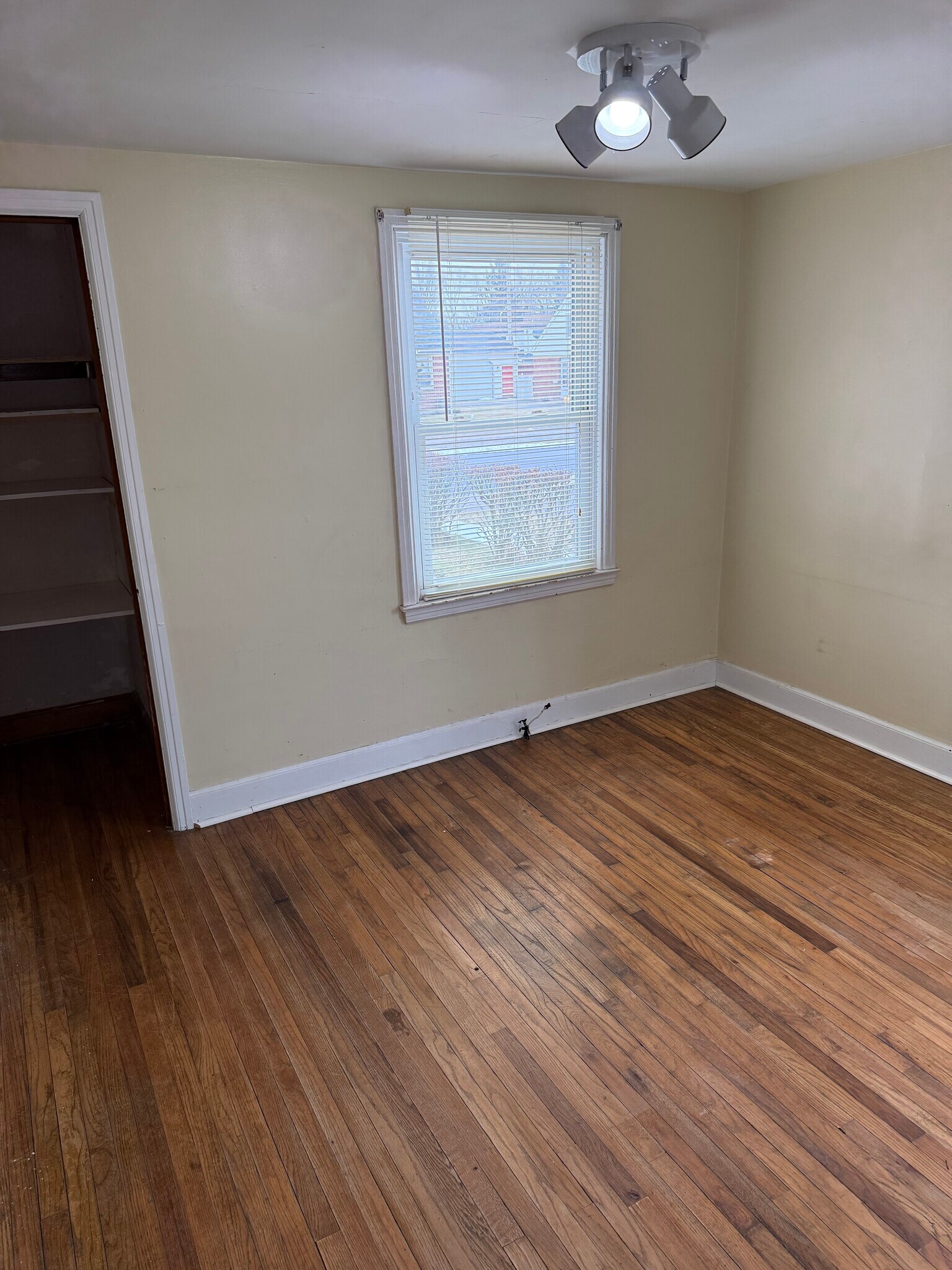 Building Photo - 26 Pinevale Ct