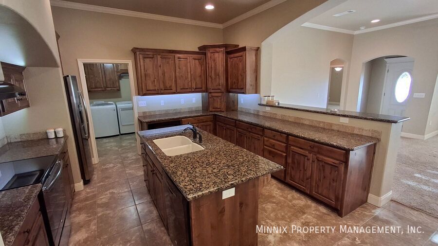 Building Photo - 7904 Legacy Pkwy