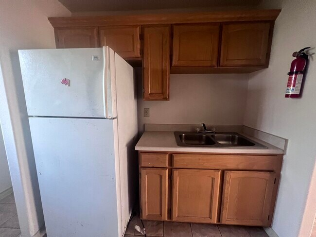 Building Photo - 419 W Eistetter St