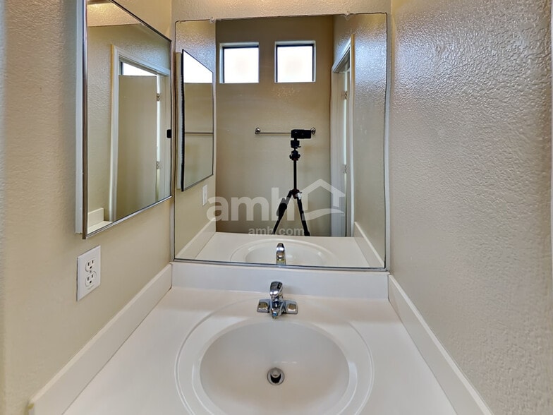 Building Photo - 766 S Jesse St