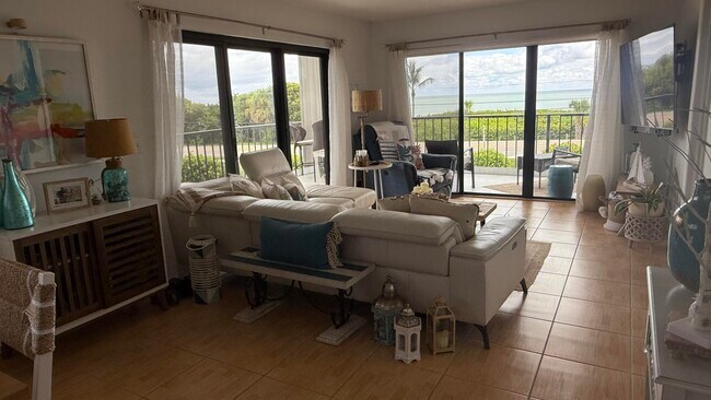 Building Photo - 5159 N Hwy A1A