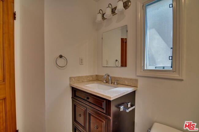 Building Photo - 127 Abalone Ave