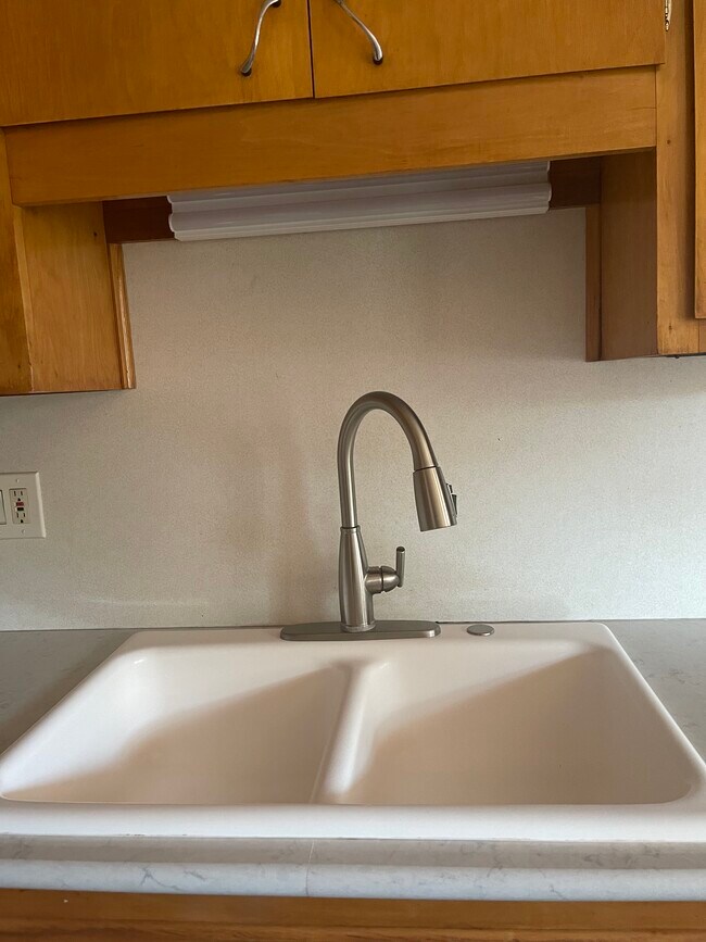 Building Photo - 60 Morgan Ln