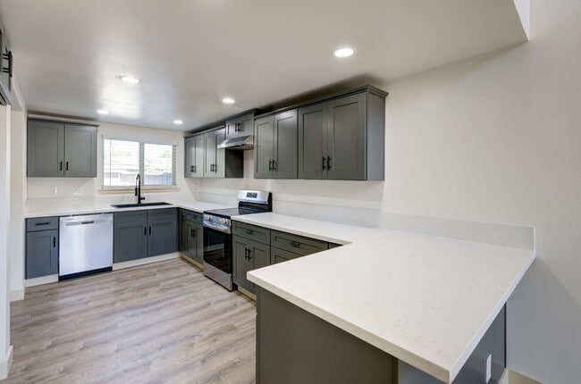Building Photo - 1208 Rose Ave
