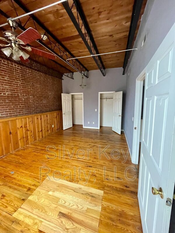 Building Photo - 217 E Washington Ave