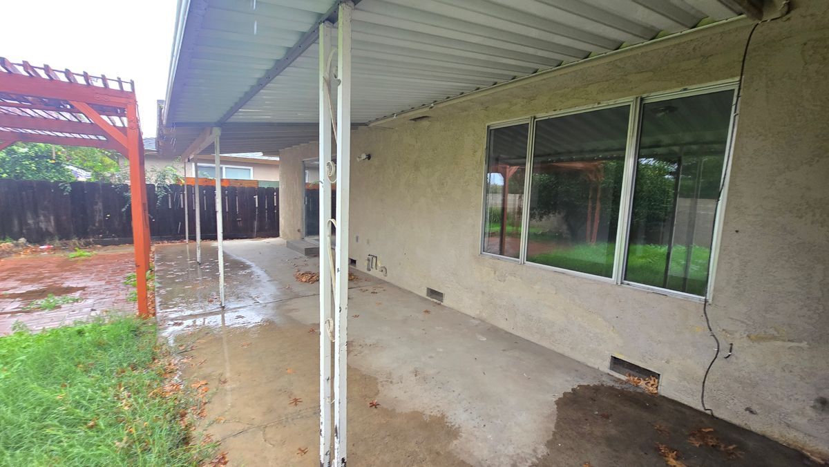 Building Photo - 4184 N Briarwood Ave