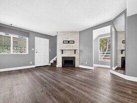 Building Photo - 1154 N Sycamore Ave