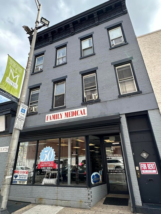 Building Photo - 671 Montgomery St
