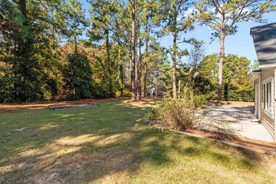 Building Photo - 53 Pine Lake Dr