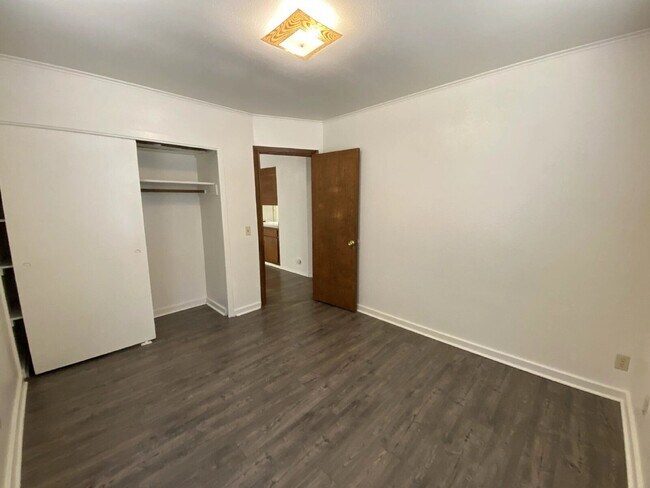 Building Photo - 1032 W Nevada Ct