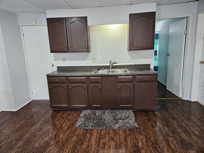 Building Photo - 310 W 18th St