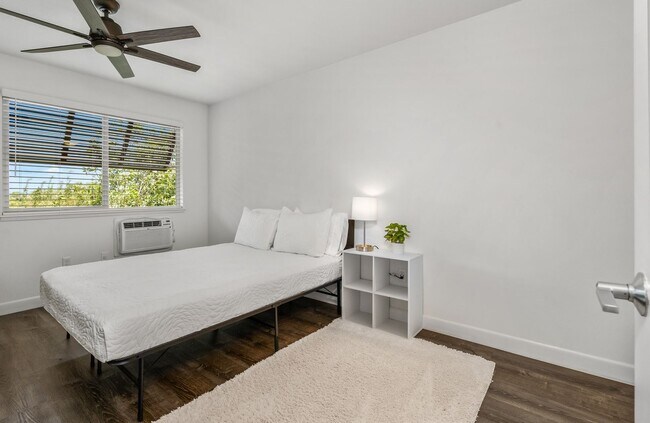 Building Photo - Fully Furnished Townhome with Garage, 3 bedroom/2.5 Bathroom at Kamalani Flats